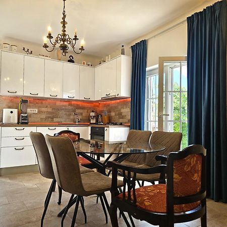The Three Flowers Pool House Trogir Extérieur photo