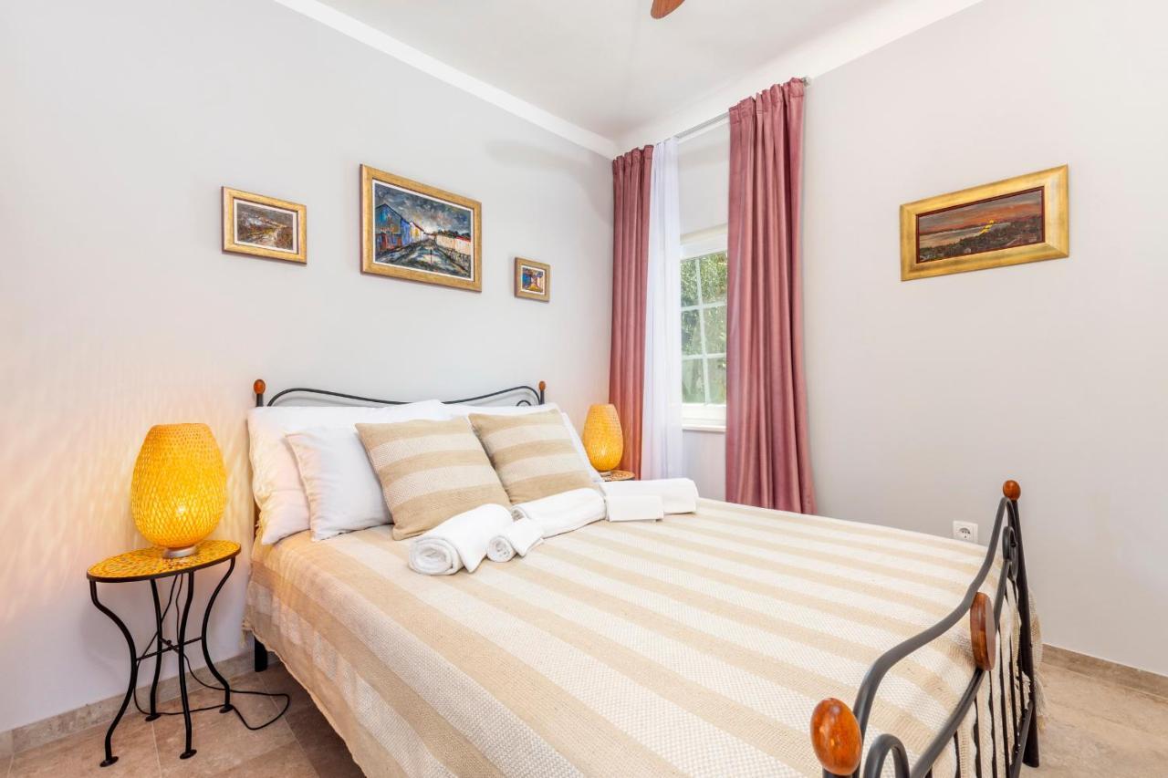 The Three Flowers Pool House Trogir Extérieur photo