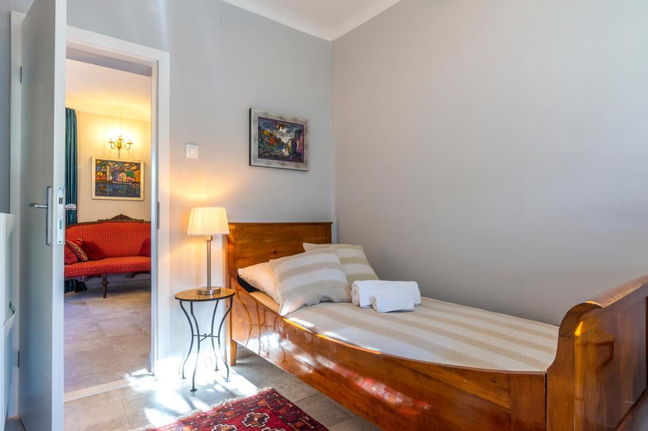 The Three Flowers Pool House Trogir Extérieur photo