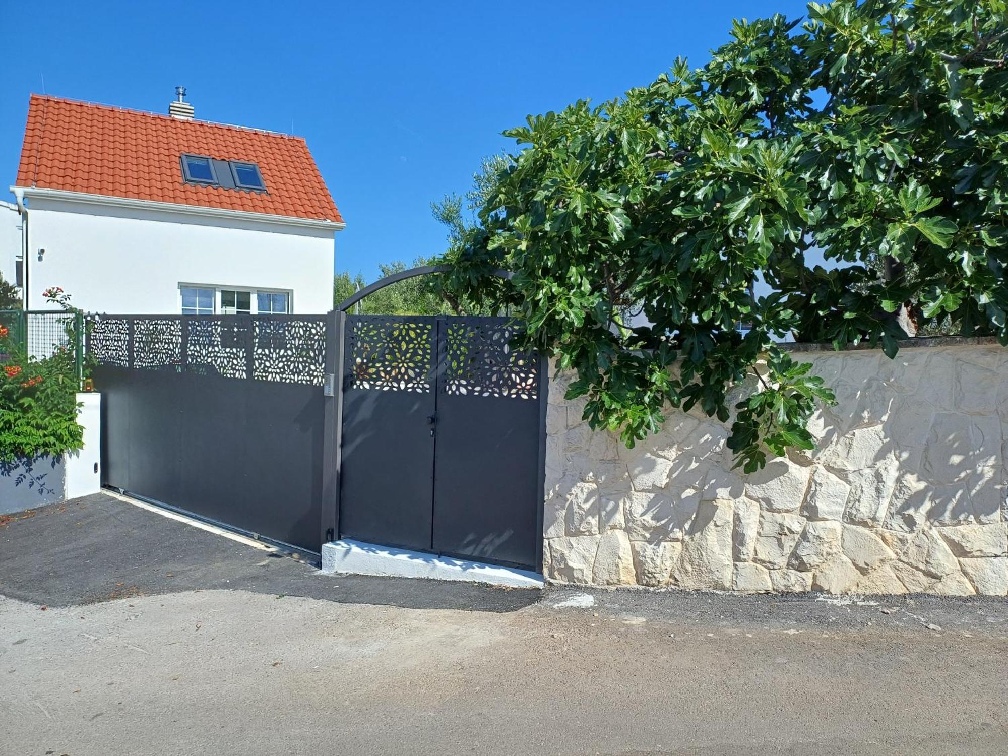 The Three Flowers Pool House Trogir Extérieur photo