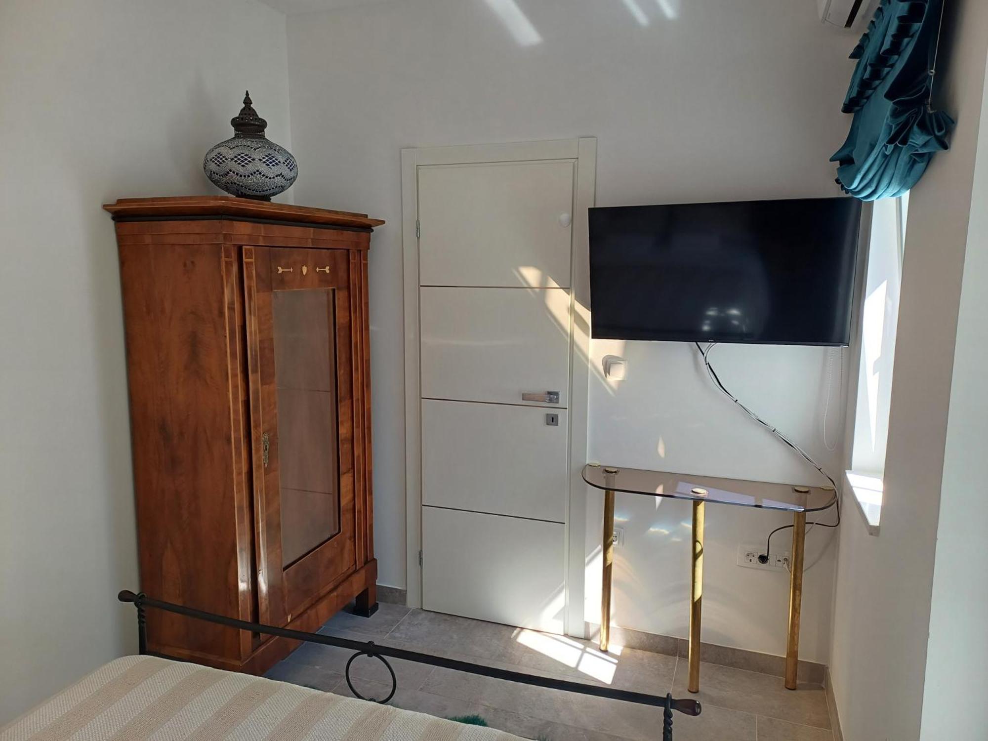 The Three Flowers Pool House Trogir Extérieur photo